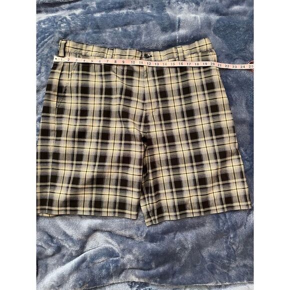 IZOD Other - IZOD Men's Plaid Chino Shorts Size 40 Multicolor Casual